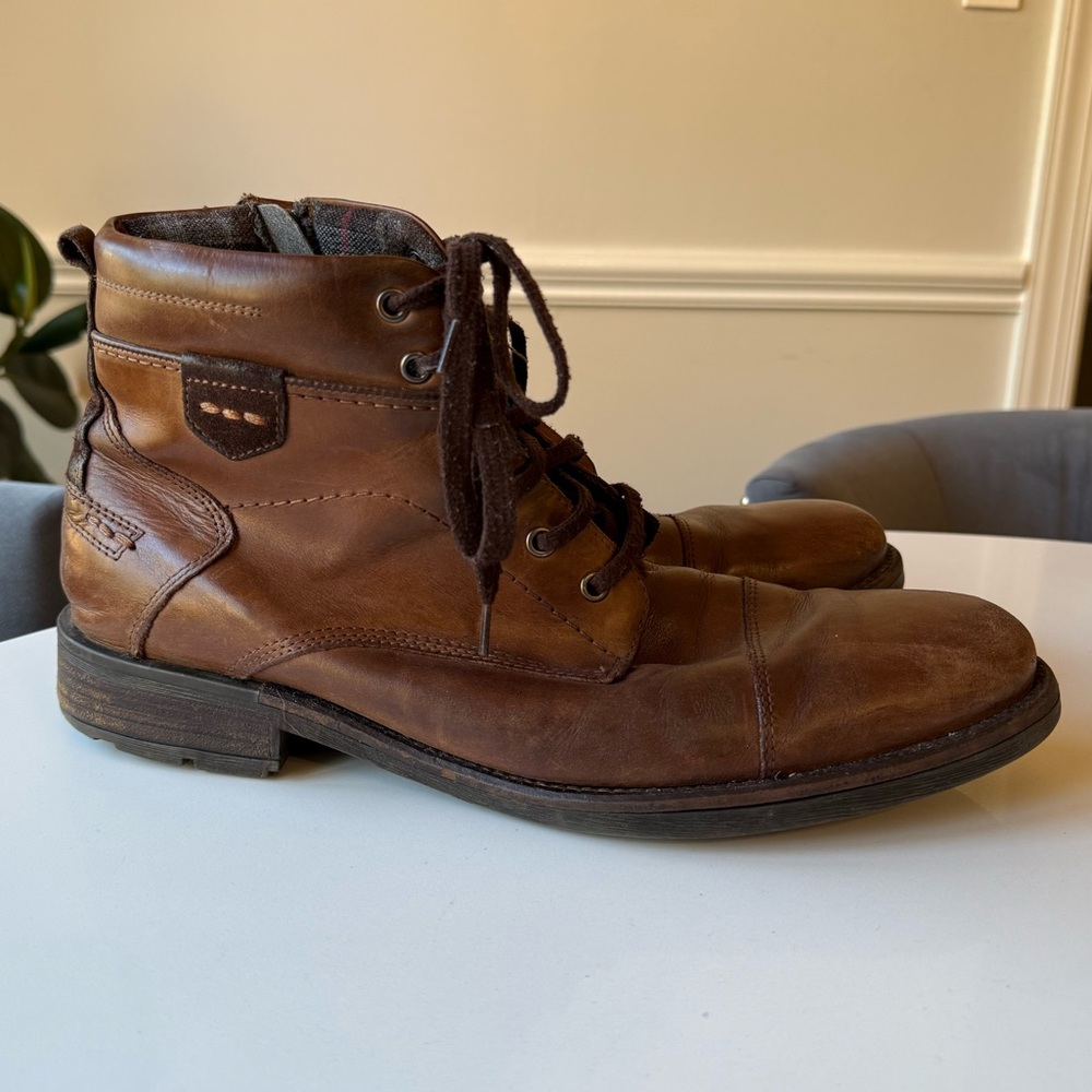 Men’s leather boots